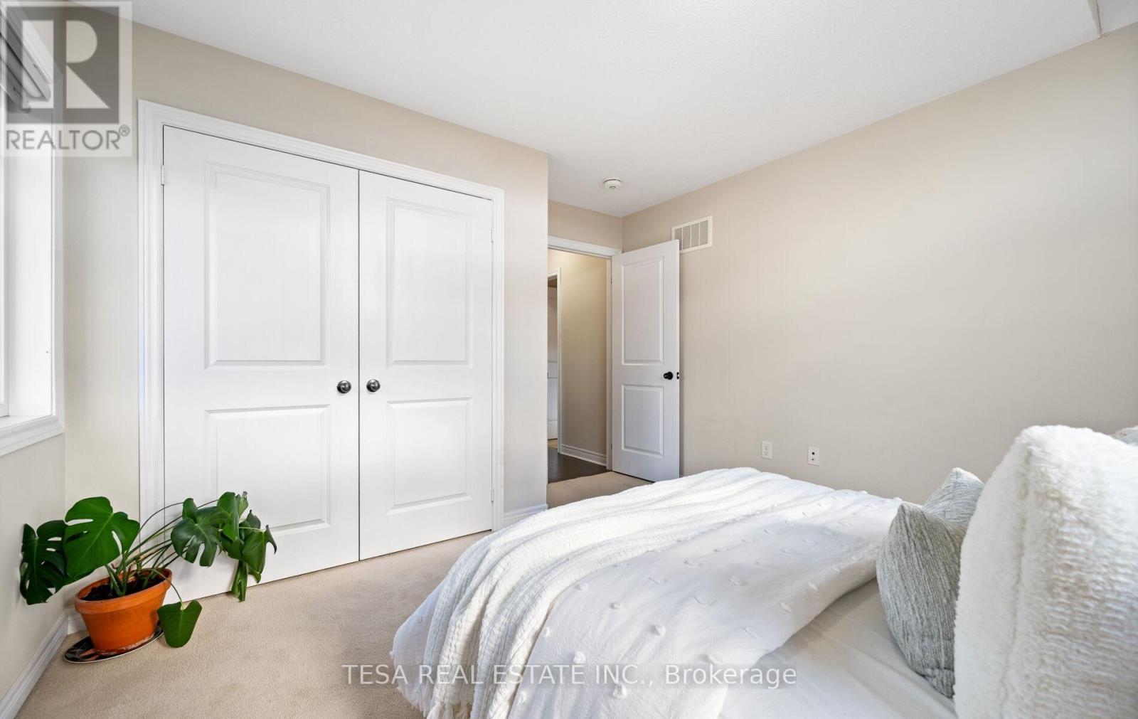 15 Hogan Manor Drive, Brampton, Ontario  L7A 4V4 - Photo 30 - W12506174