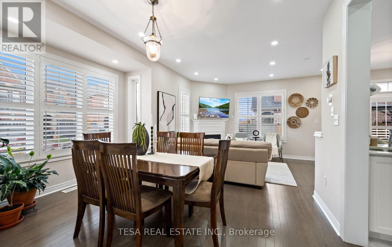 15 Hogan Manor Drive, Brampton, Ontario  L7A 4V4 - Photo 6 - W12506174