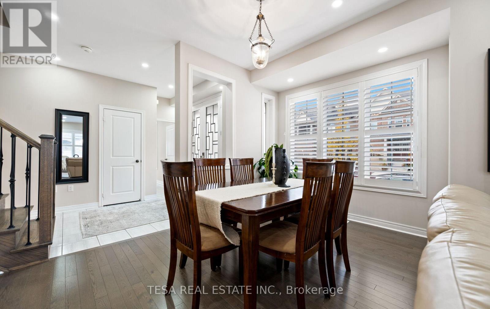 15 Hogan Manor Drive, Brampton, Ontario  L7A 4V4 - Photo 8 - W12506174