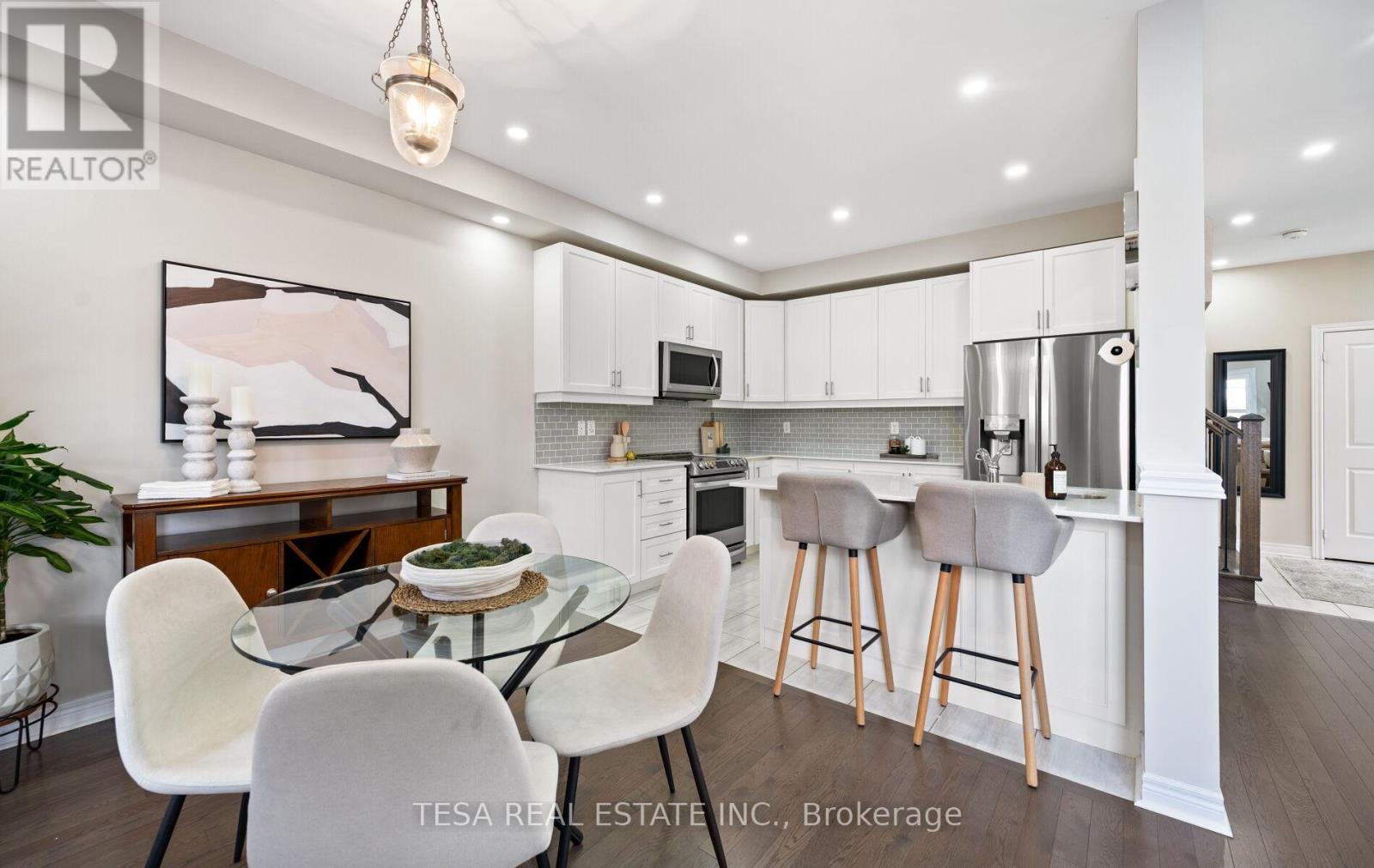 15 Hogan Manor Drive, Brampton, Ontario  L7A 4V4 - Photo 9 - W12506174