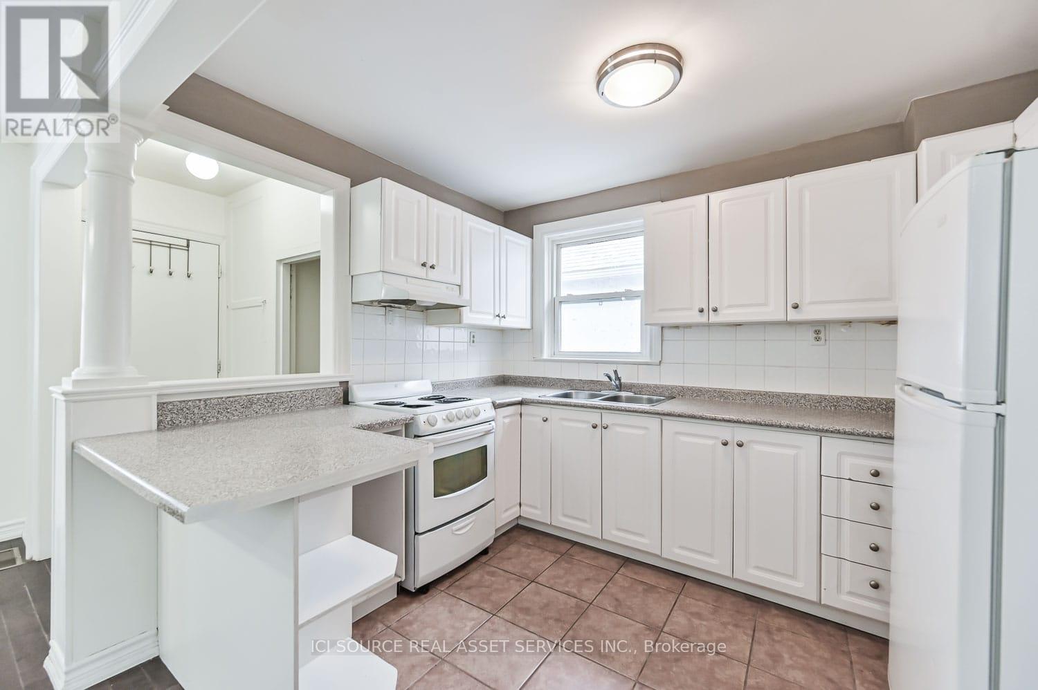 Main Fl - 1237 Glencairn Avenue, Toronto, Ontario  M6B 2B6 - Photo 2 - W12506214