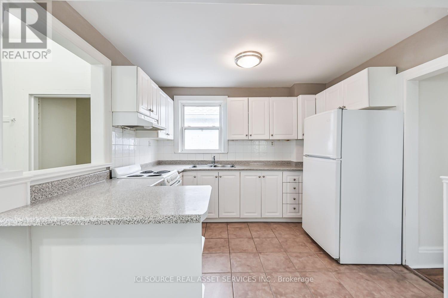 Main Fl - 1237 Glencairn Avenue, Toronto, Ontario  M6B 2B6 - Photo 3 - W12506214