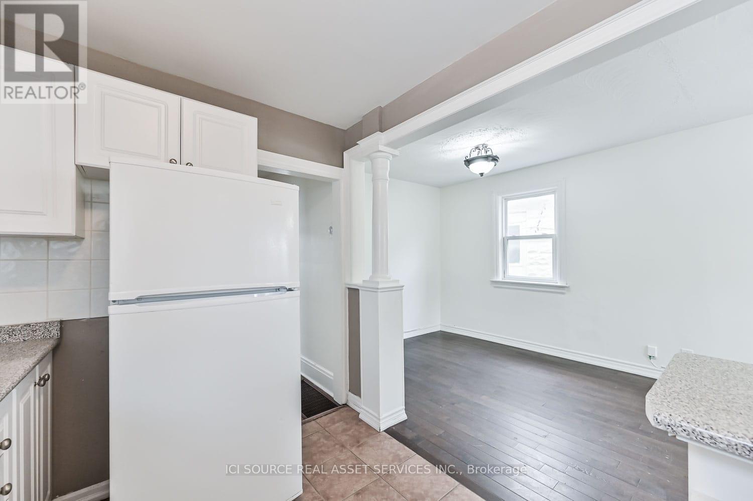 Main Fl - 1237 Glencairn Avenue, Toronto, Ontario  M6B 2B6 - Photo 4 - W12506214