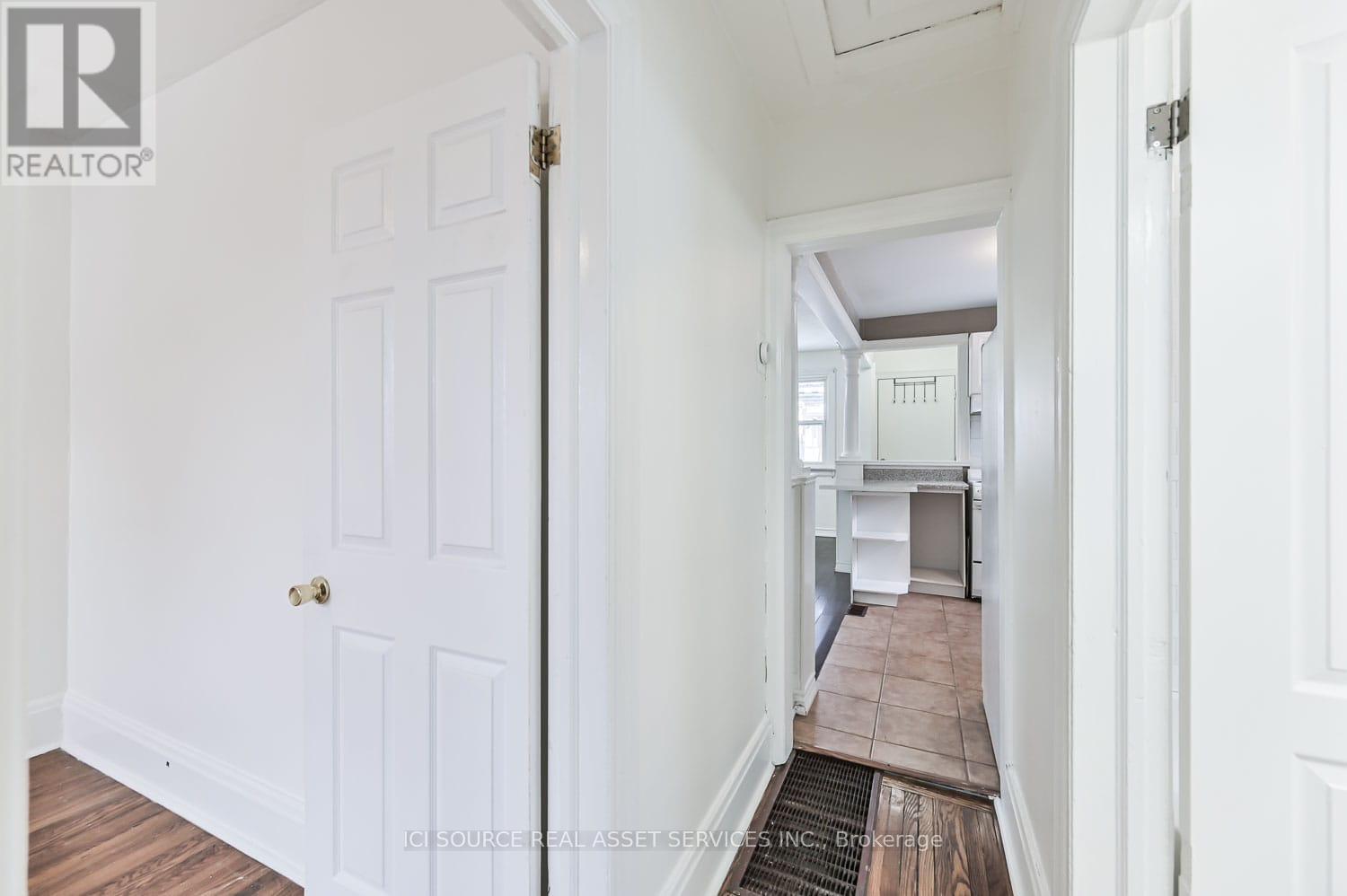 Main Fl - 1237 Glencairn Avenue, Toronto, Ontario  M6B 2B6 - Photo 5 - W12506214