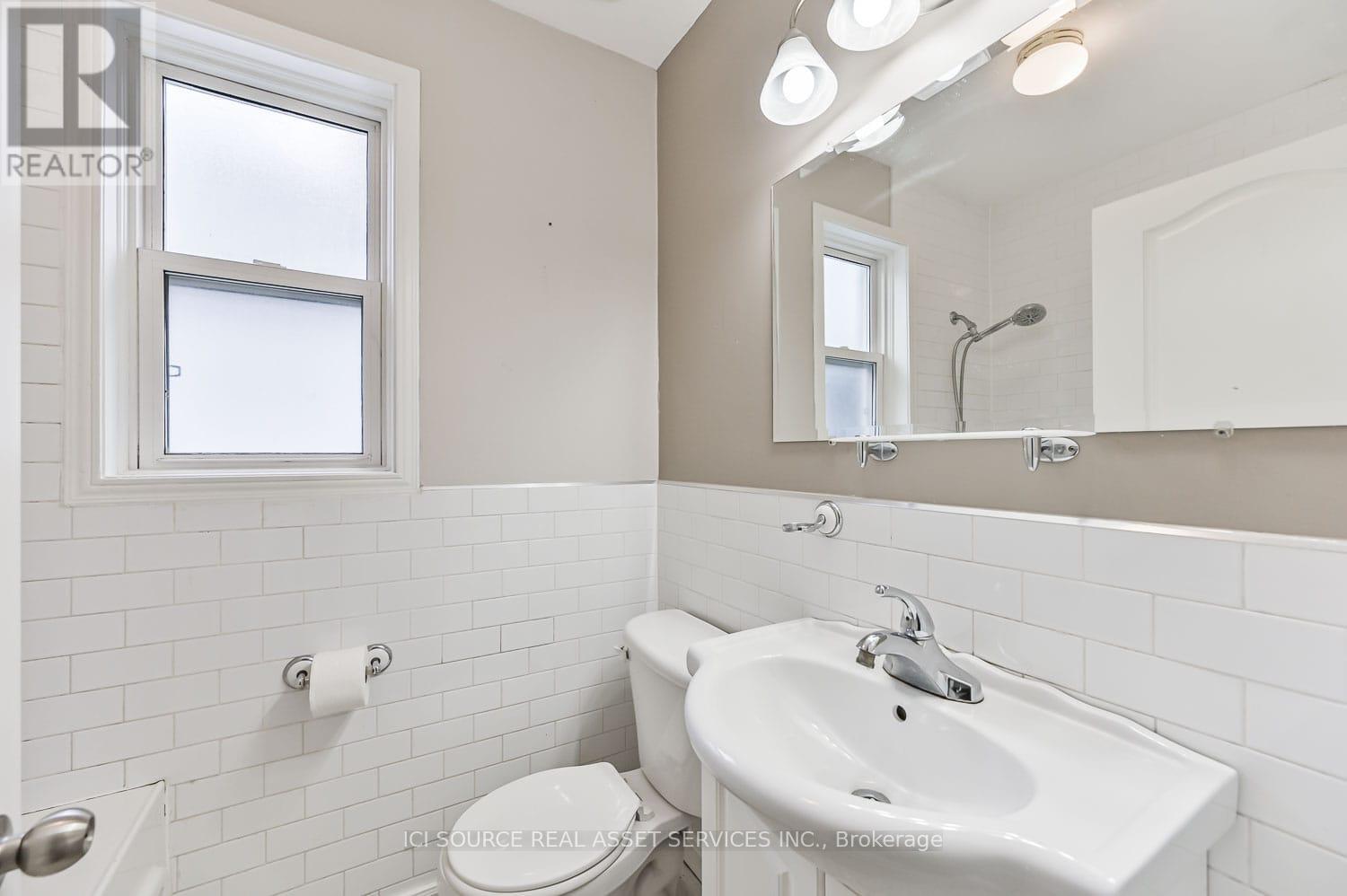 Main Fl - 1237 Glencairn Avenue, Toronto, Ontario  M6B 2B6 - Photo 9 - W12506214