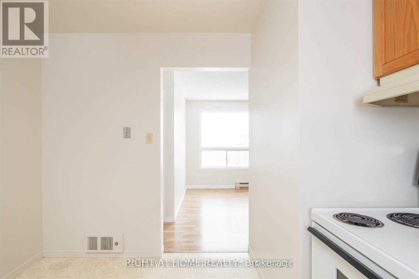 8 Moir Street W, Peterborough, Ontario  K9H 7N4 - Photo 10 - X12506152