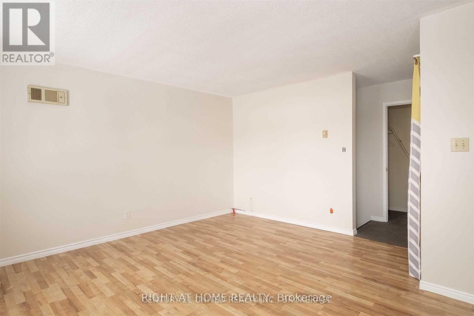 8 Moir Street W, Peterborough, Ontario  K9H 7N4 - Photo 6 - X12506152