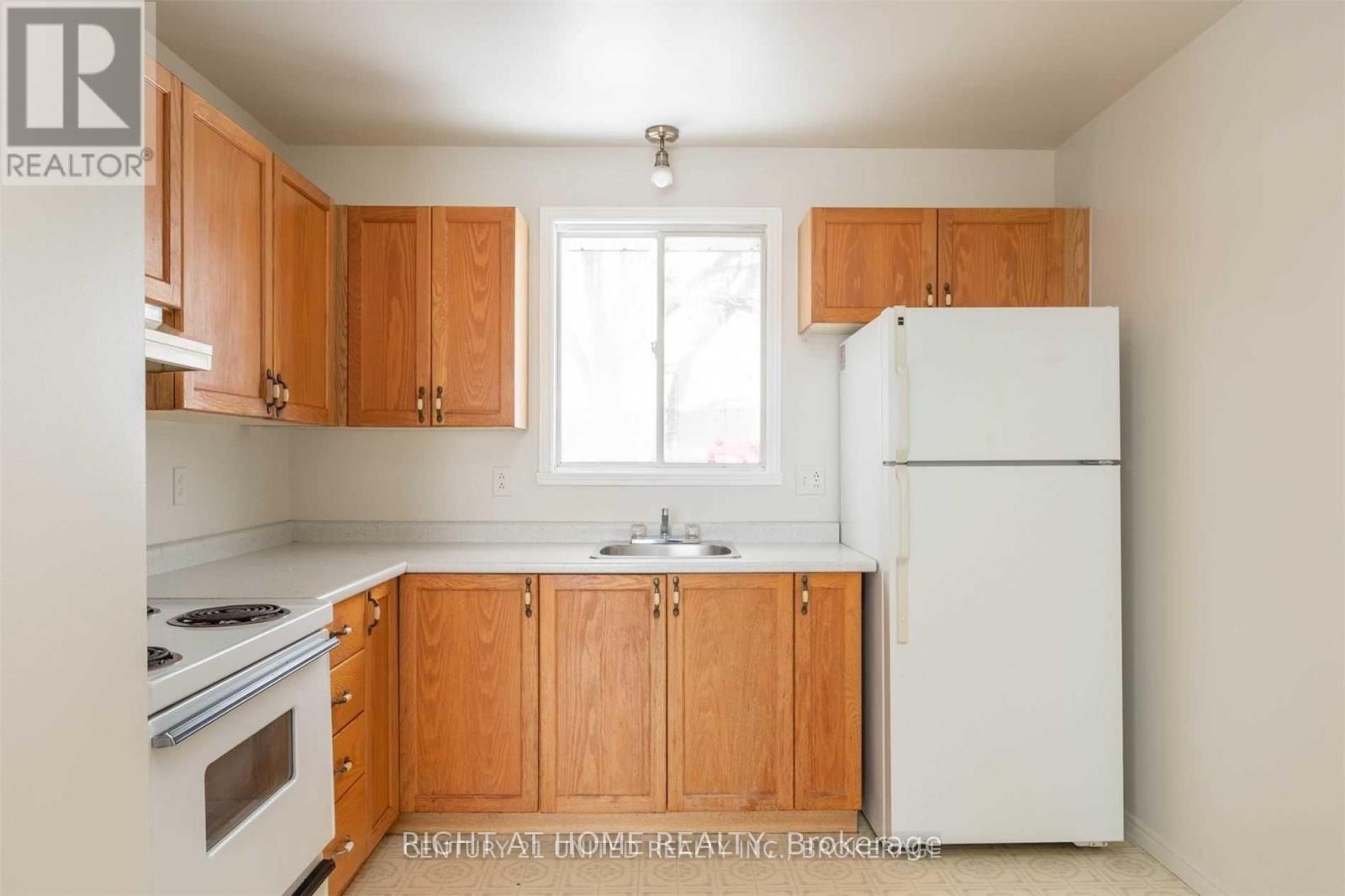 8 Moir Street W, Peterborough, Ontario  K9H 7N4 - Photo 8 - X12506152