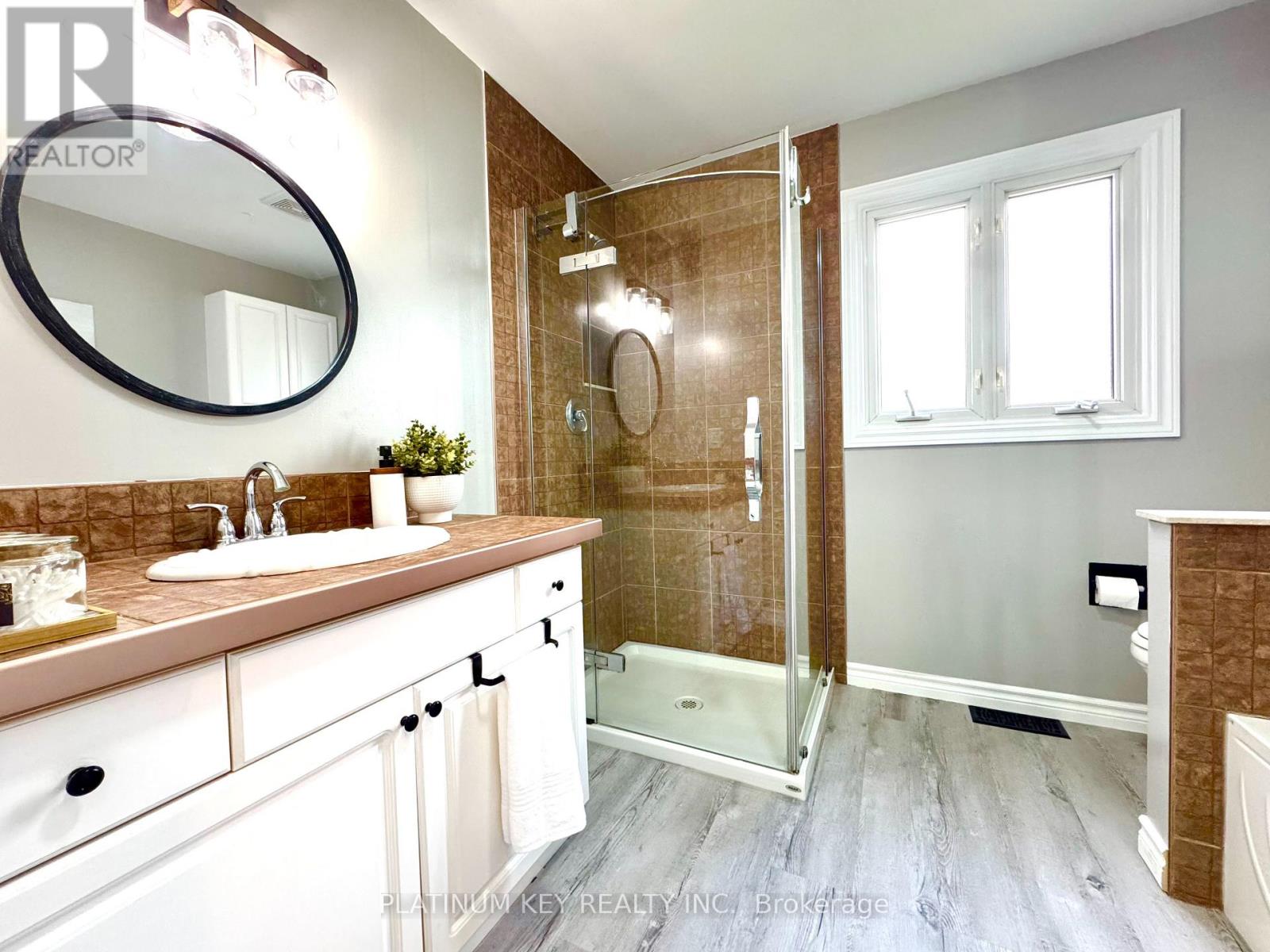 58 Victoria Drive, Strathroy-Caradoc, Ontario  N0L 1T0 - Photo 10 - X12506296