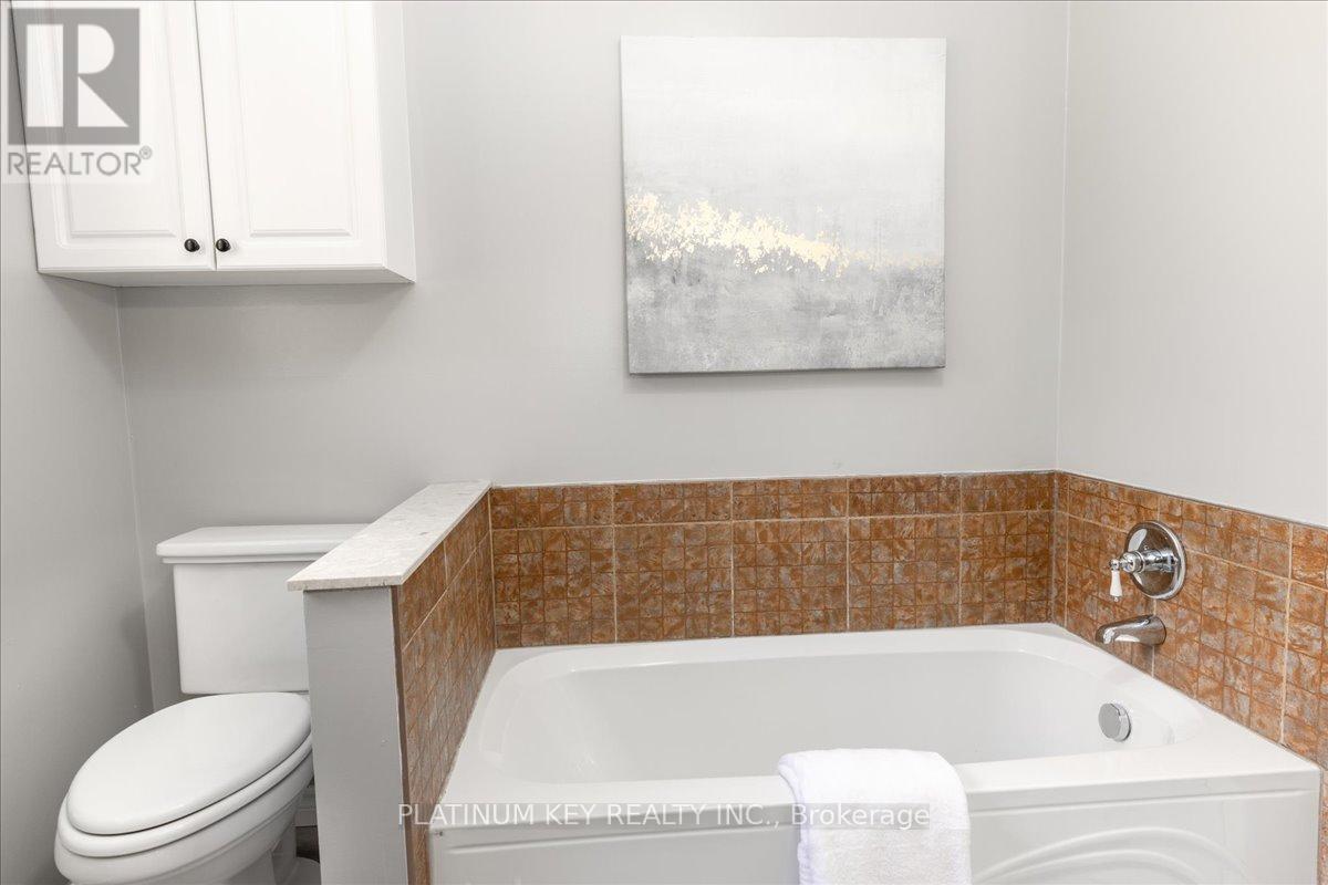 58 Victoria Drive, Strathroy-Caradoc, Ontario  N0L 1T0 - Photo 11 - X12506296