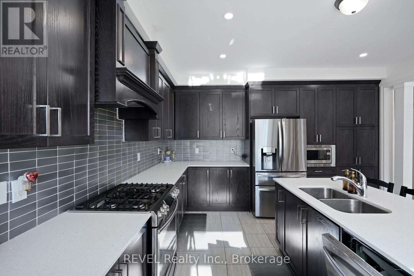 44 Spring Crest Way, Thorold, Ontario L2V 0J8 - Photo 18 - X12505606