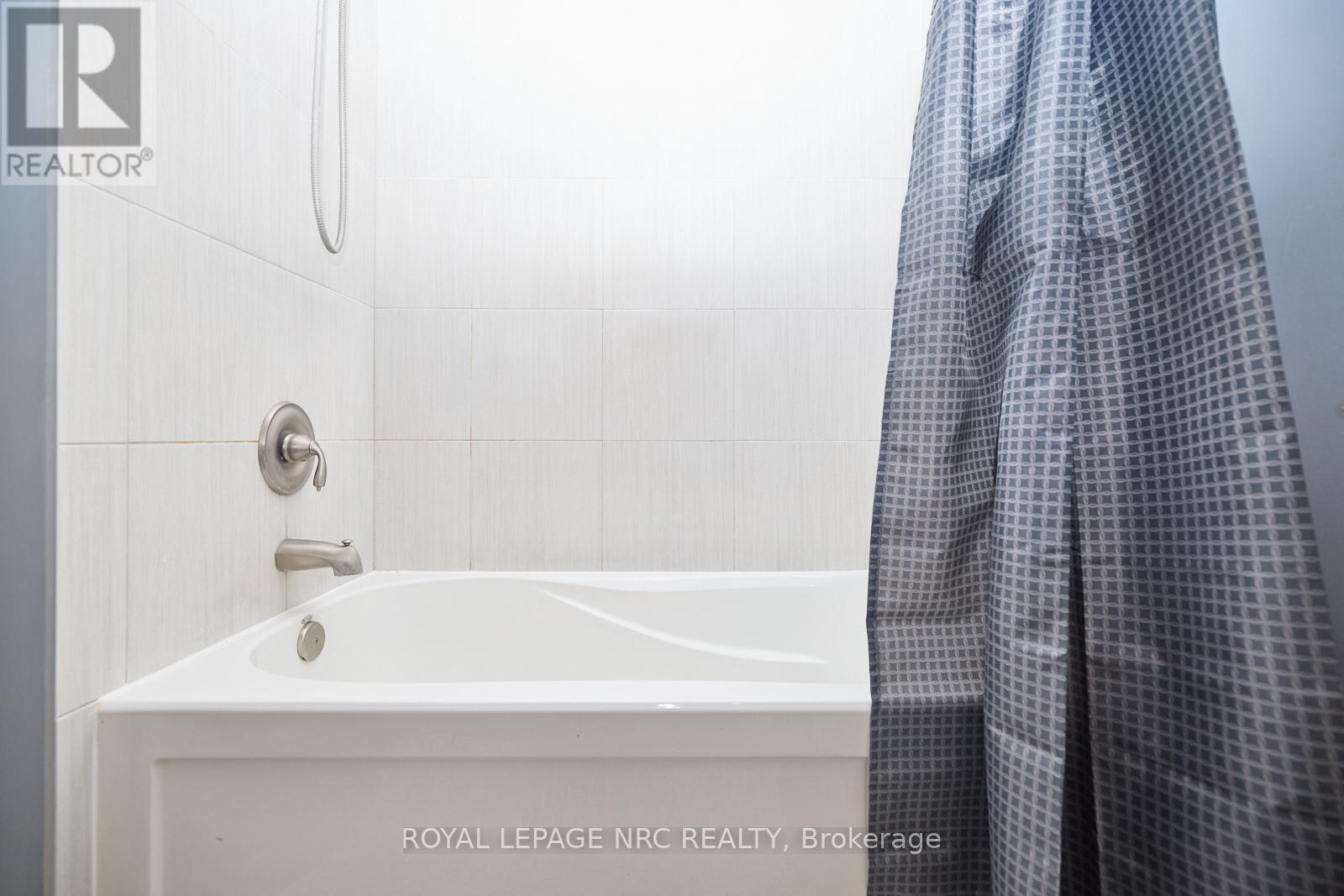 38 Culligan Crescent, Thorold, Ontario  L2V 4P1 - Photo 28 - X12506288