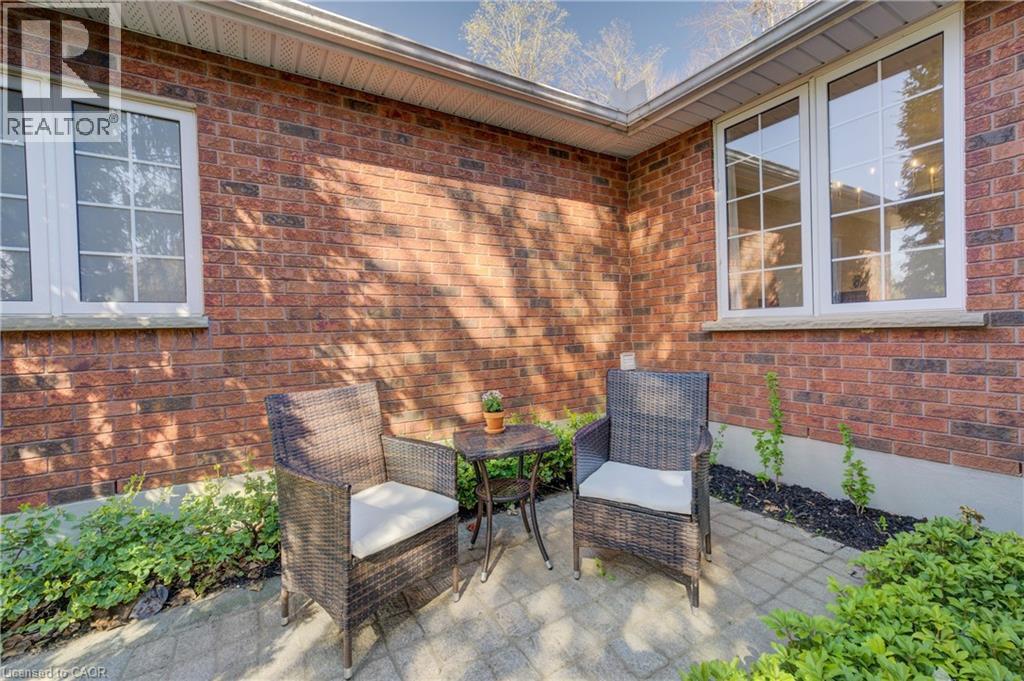 439 Northlake Drive, Waterloo, Ontario  N2V 1Y6 - Photo 2 - 40781144