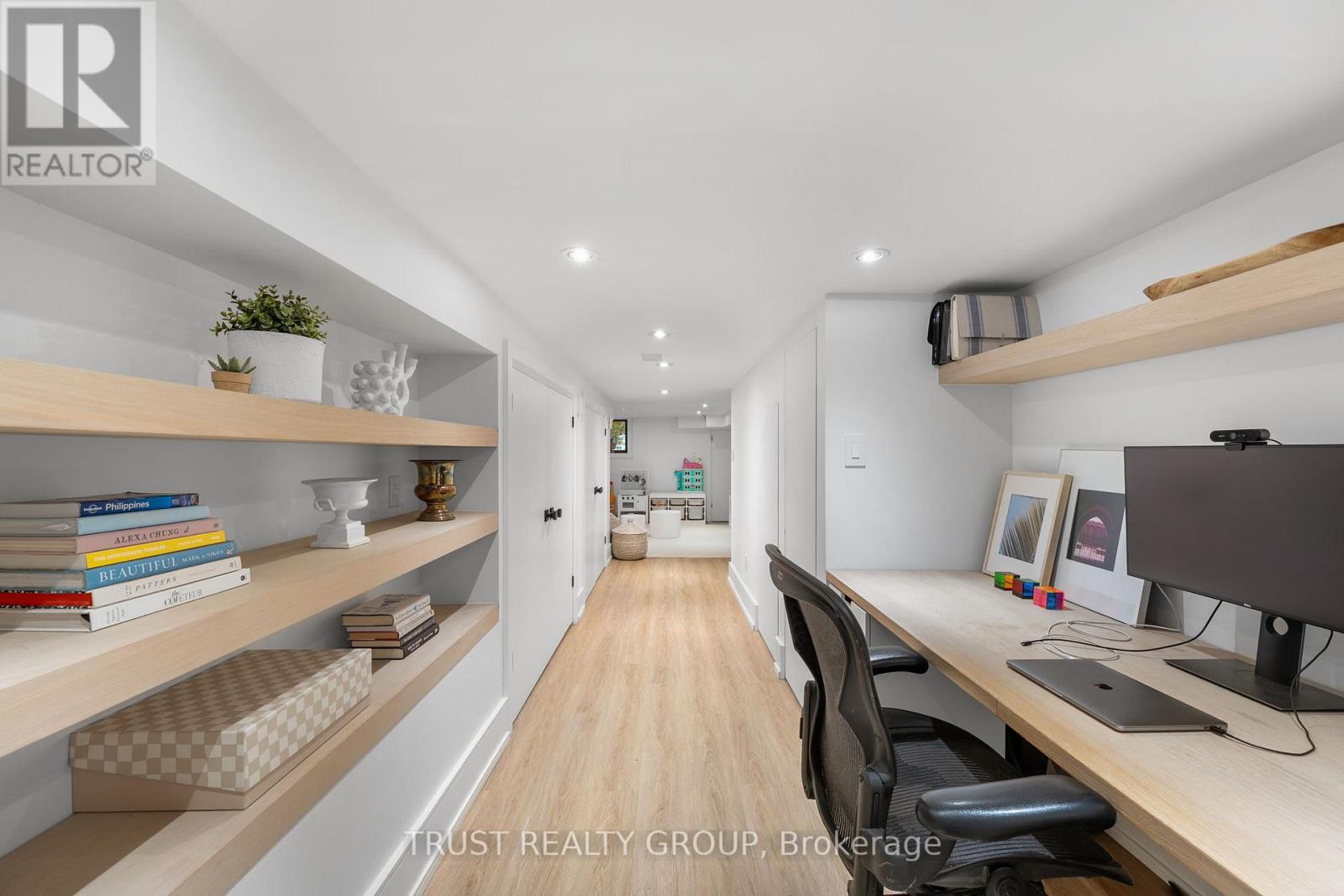 106 Pearson Avenue, Toronto, Ontario M6R 1G5 - Photo 31 - W12505848