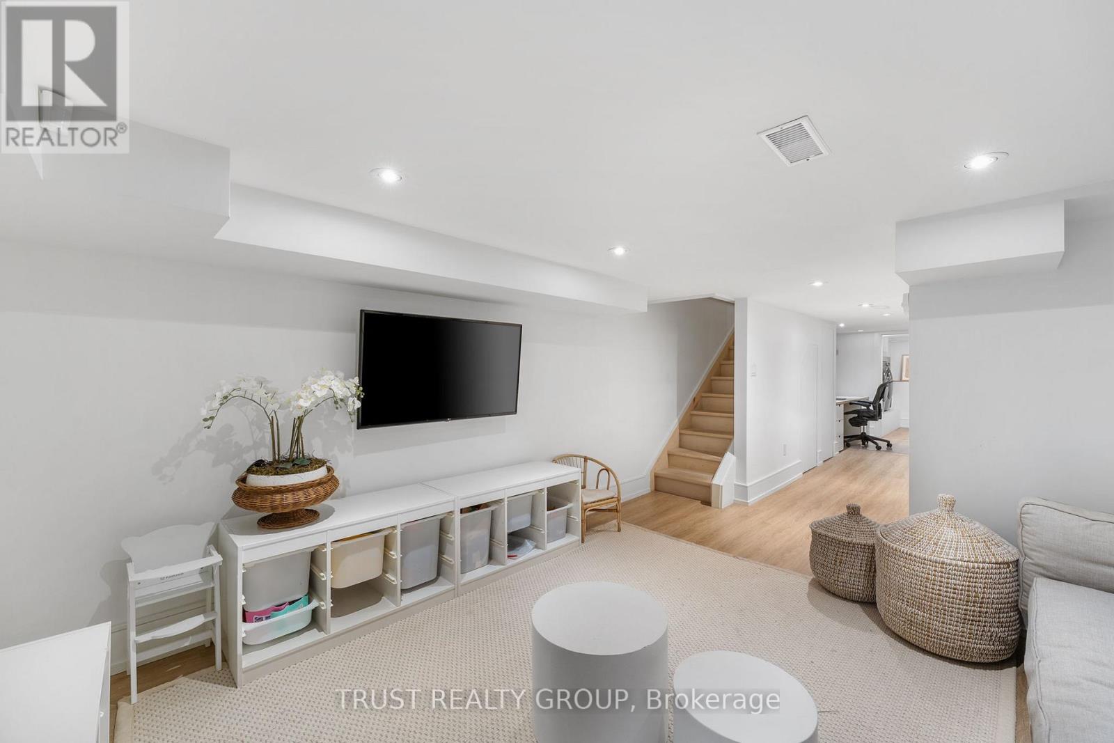 106 Pearson Avenue, Toronto, Ontario M6R 1G5 - Photo 35 - W12505848