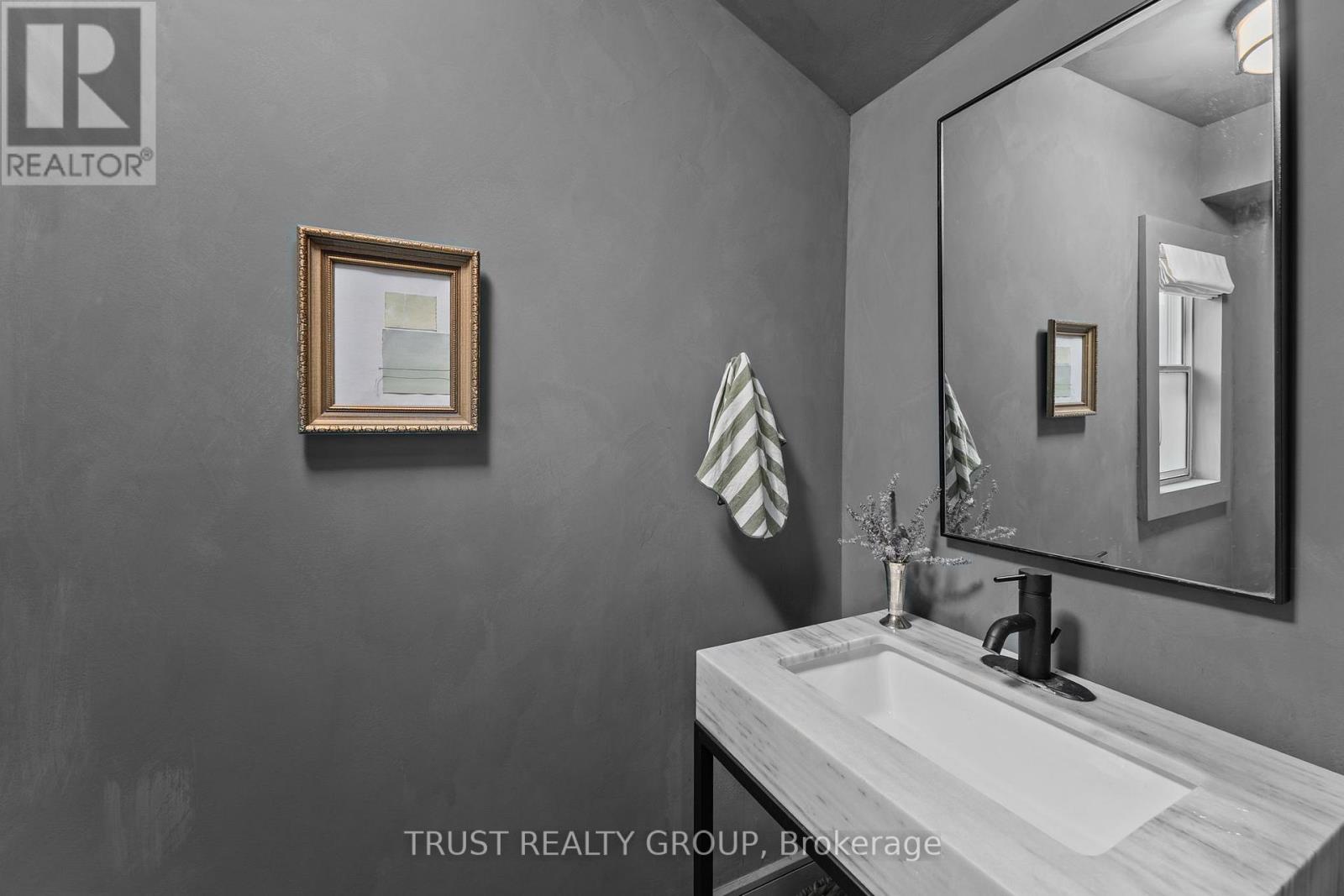 106 Pearson Avenue, Toronto, Ontario M6R 1G5 - Photo 37 - W12505848