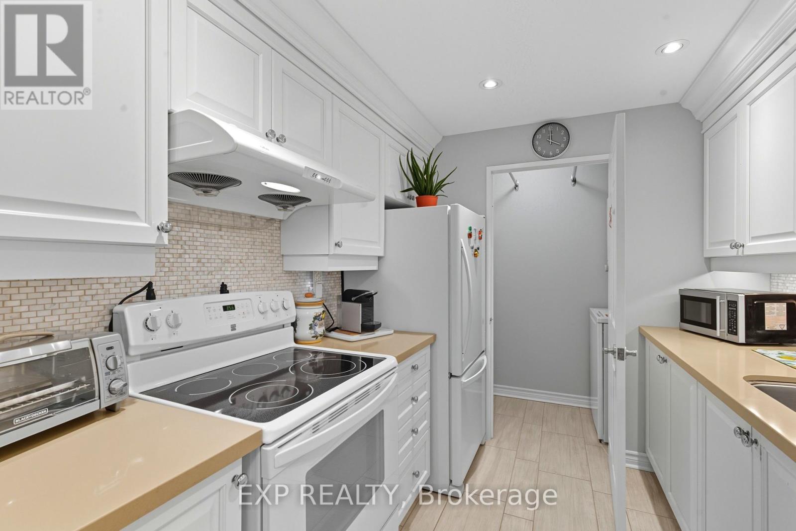 111 - 14924 Yonge Street, Aurora, Ontario L4G 6H7 - Photo 16 - N12506276