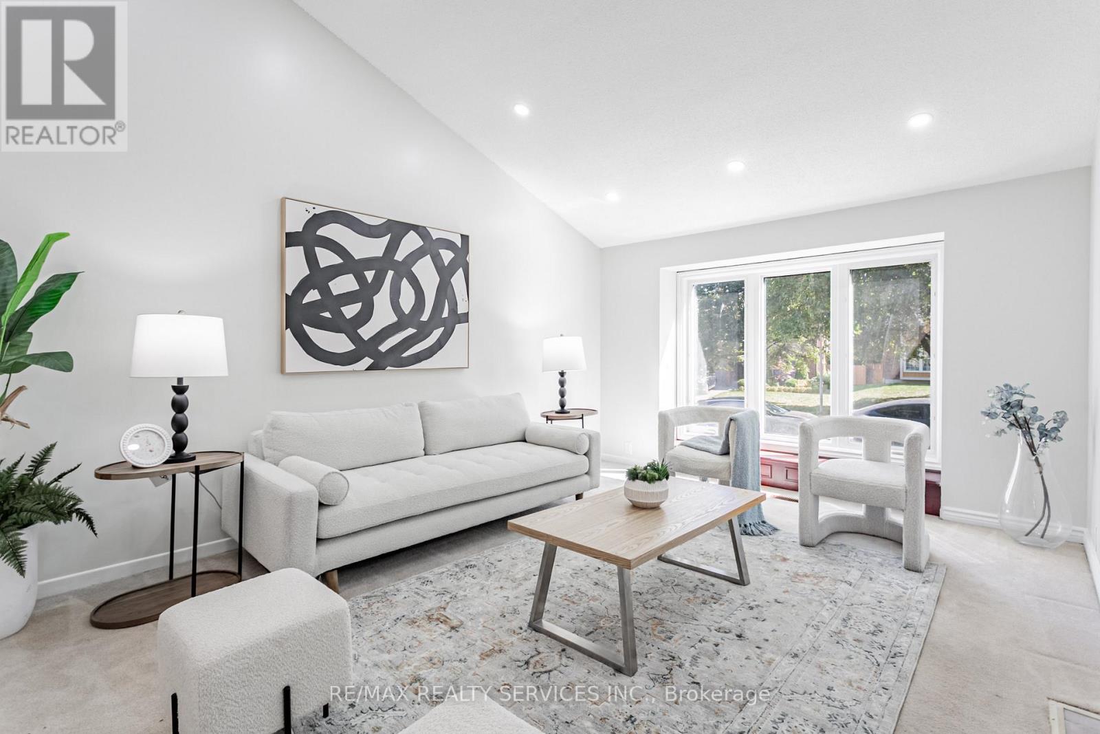 16 Marchmount Crescent, Brampton, Ontario  L6S 2S9 - Photo 7 - W12506242