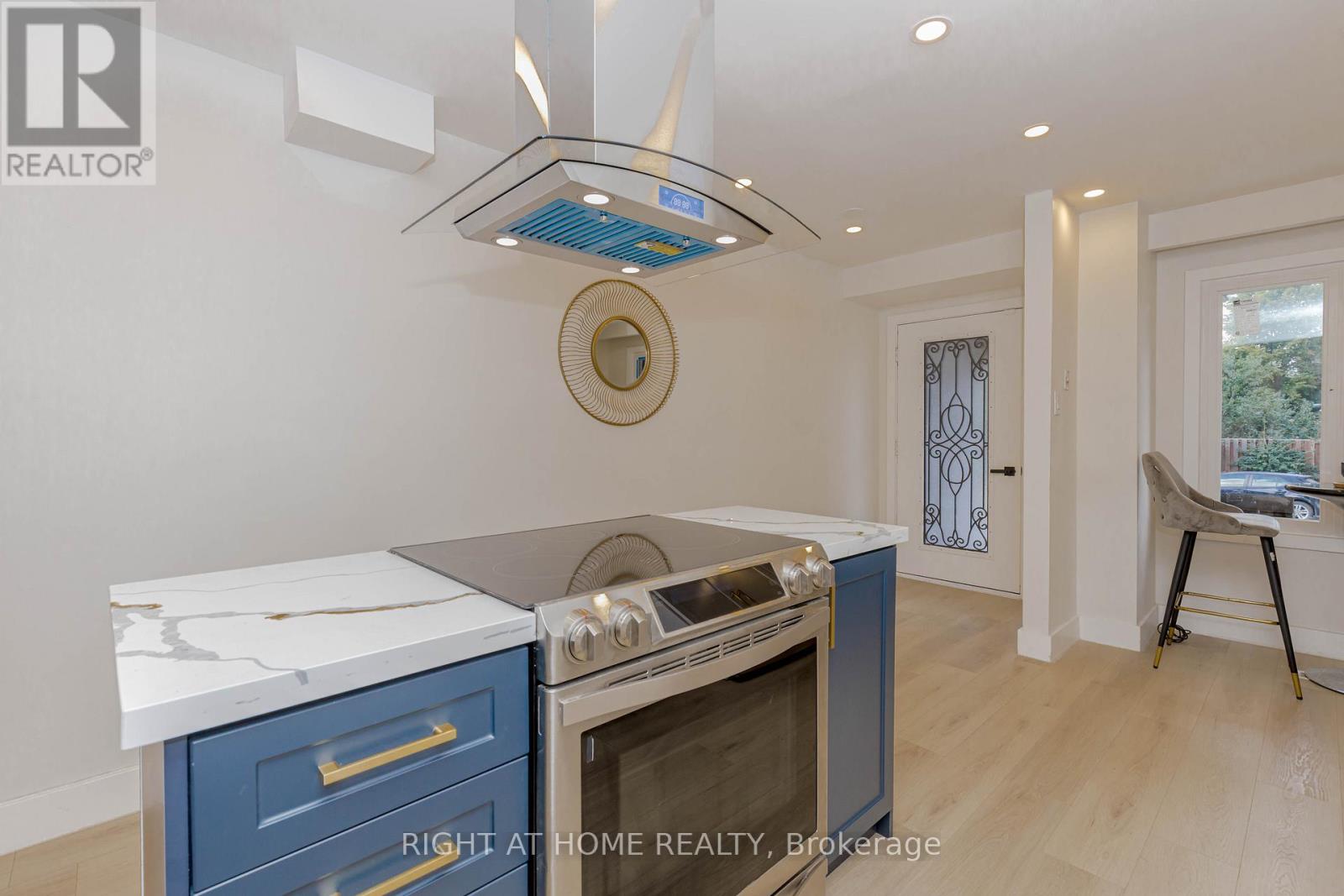 6 Bryant Court, Brampton, Ontario  L6X 2T1 - Photo 12 - W12506244