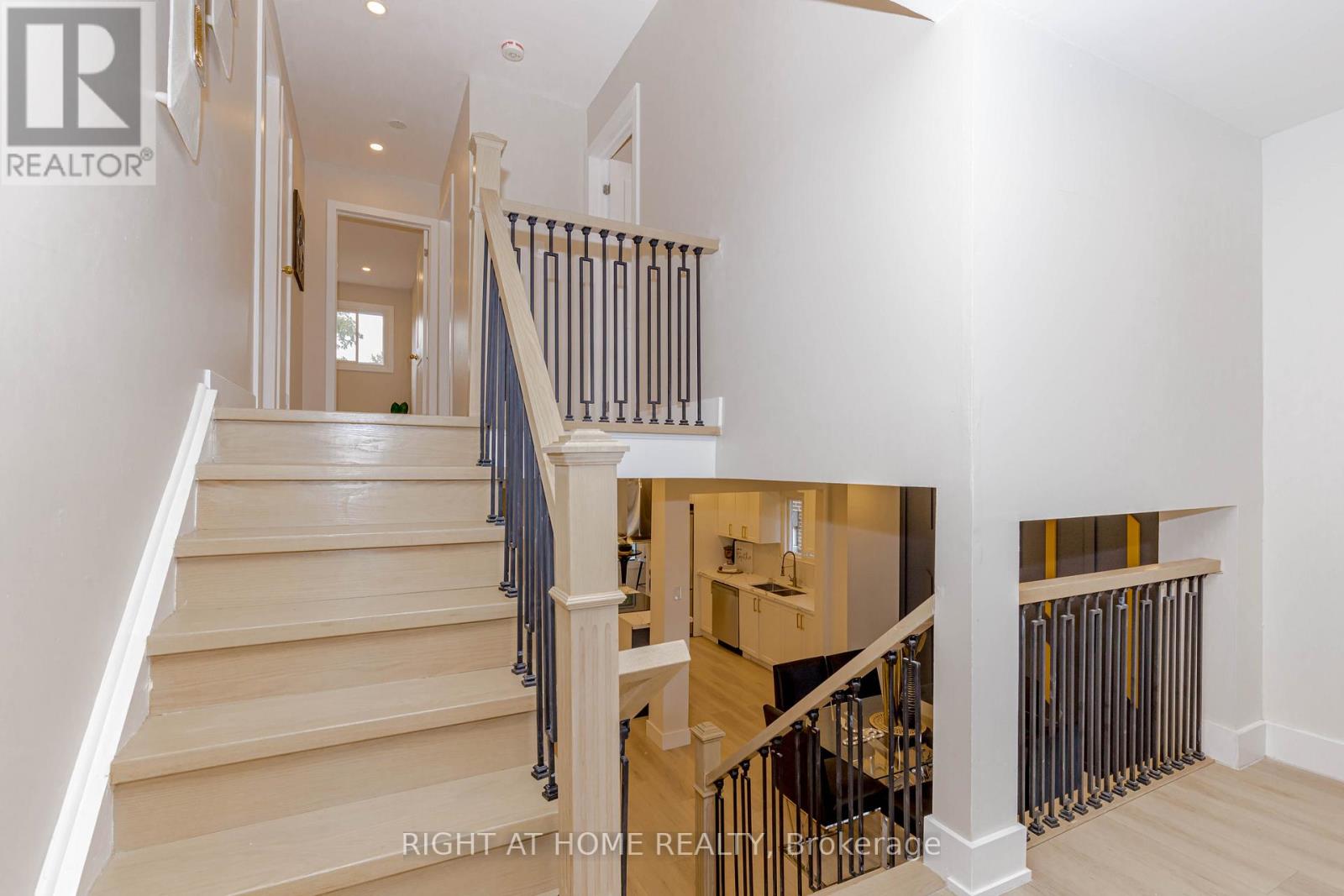 6 Bryant Court, Brampton, Ontario  L6X 2T1 - Photo 25 - W12506244