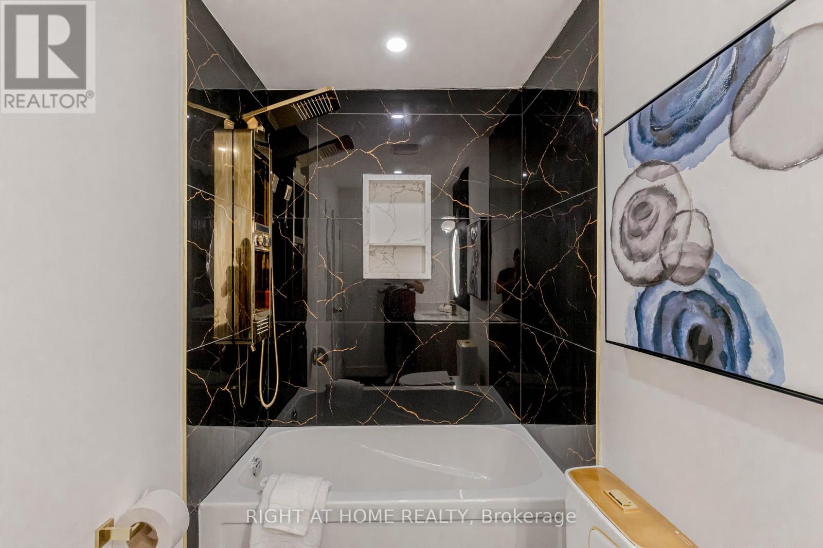 6 Bryant Court, Brampton, Ontario  L6X 2T1 - Photo 32 - W12506244