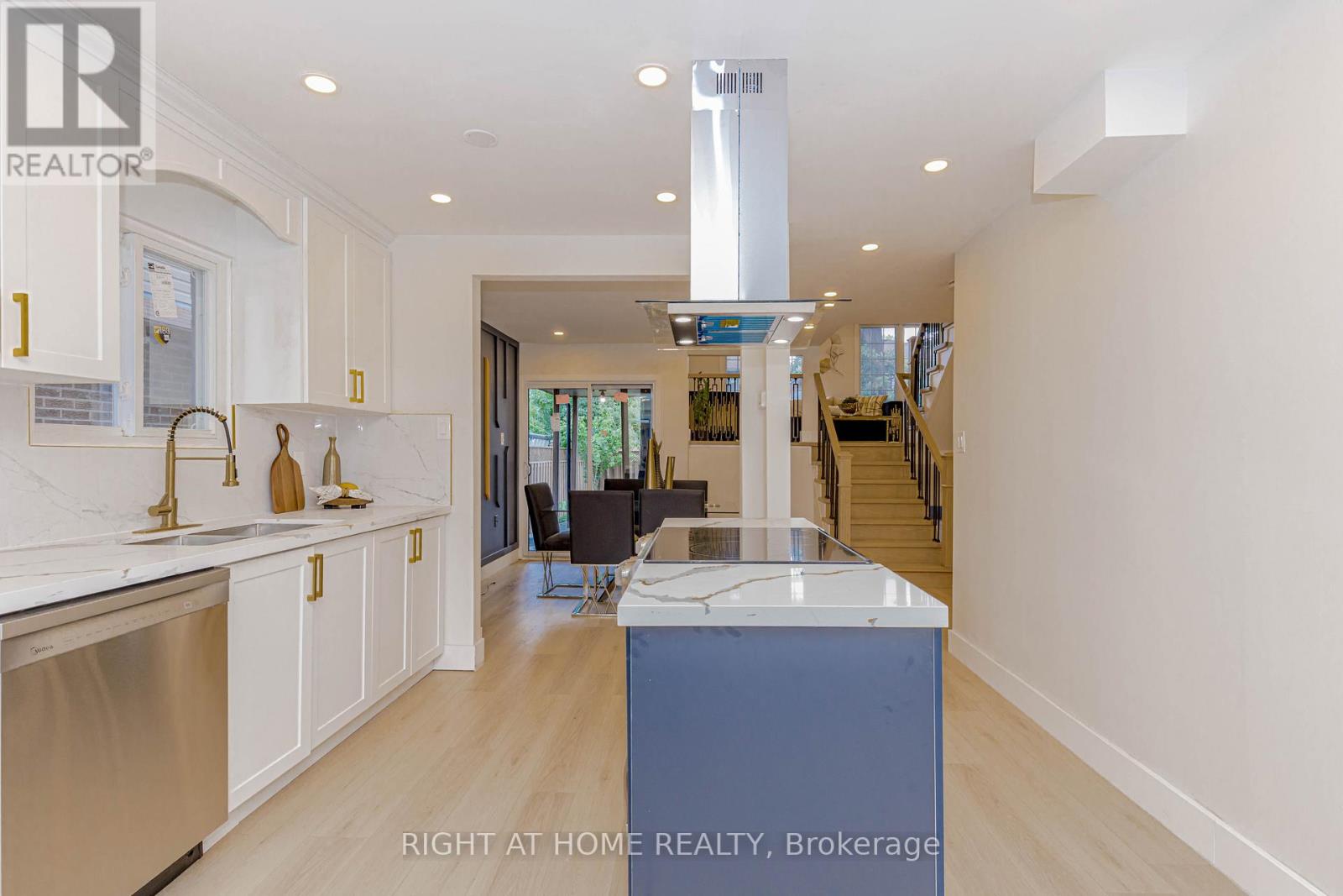 6 Bryant Court, Brampton, Ontario  L6X 2T1 - Photo 7 - W12506244