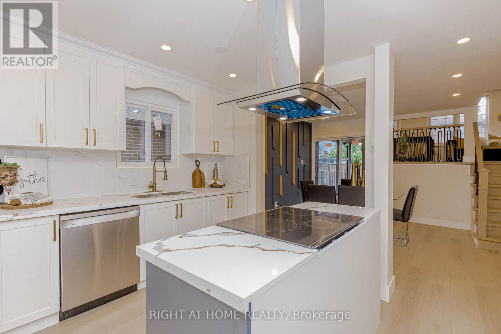 6 Bryant Court, Brampton, Ontario  L6X 2T1 - Photo 8 - W12506244