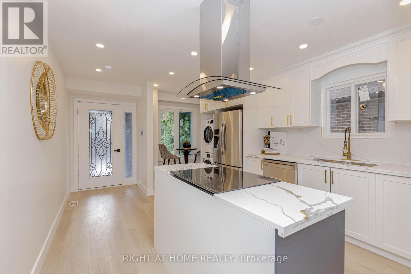 6 Bryant Court, Brampton, Ontario  L6X 2T1 - Photo 9 - W12506244