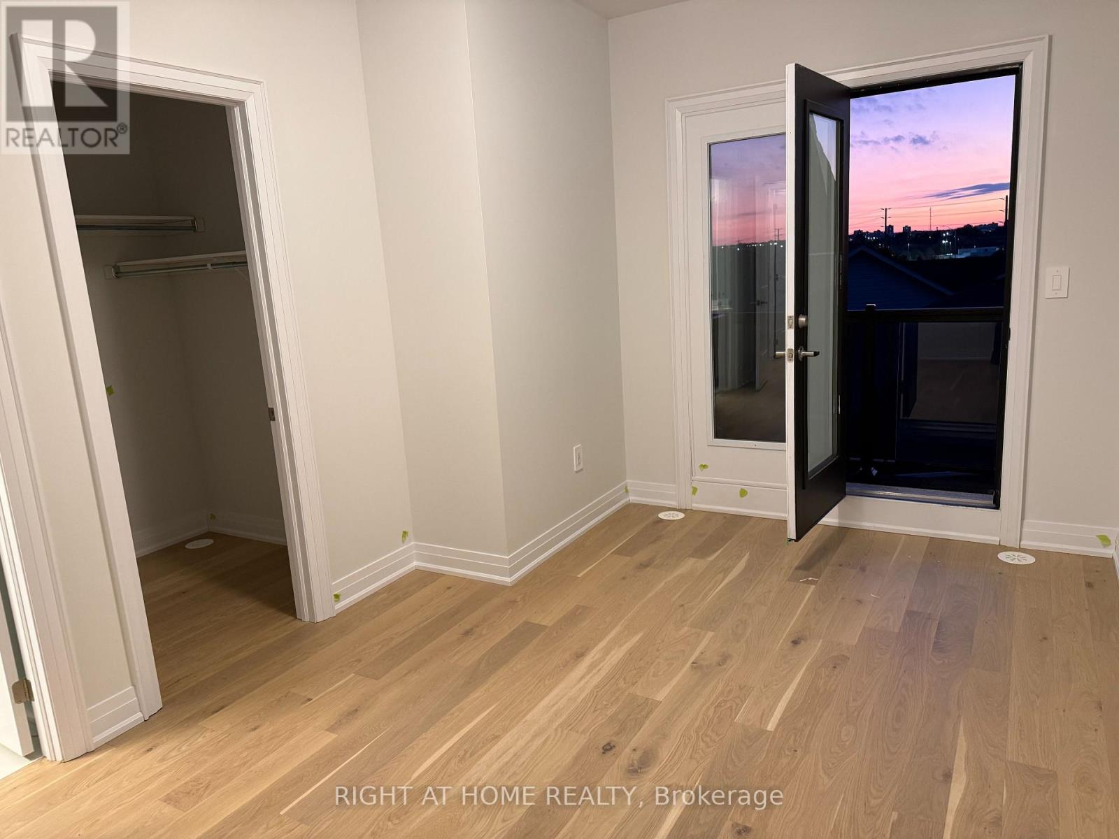 5961 Saigon Street N, Mississauga, Ontario  L5V 0E9 - Photo 4 - W12506252