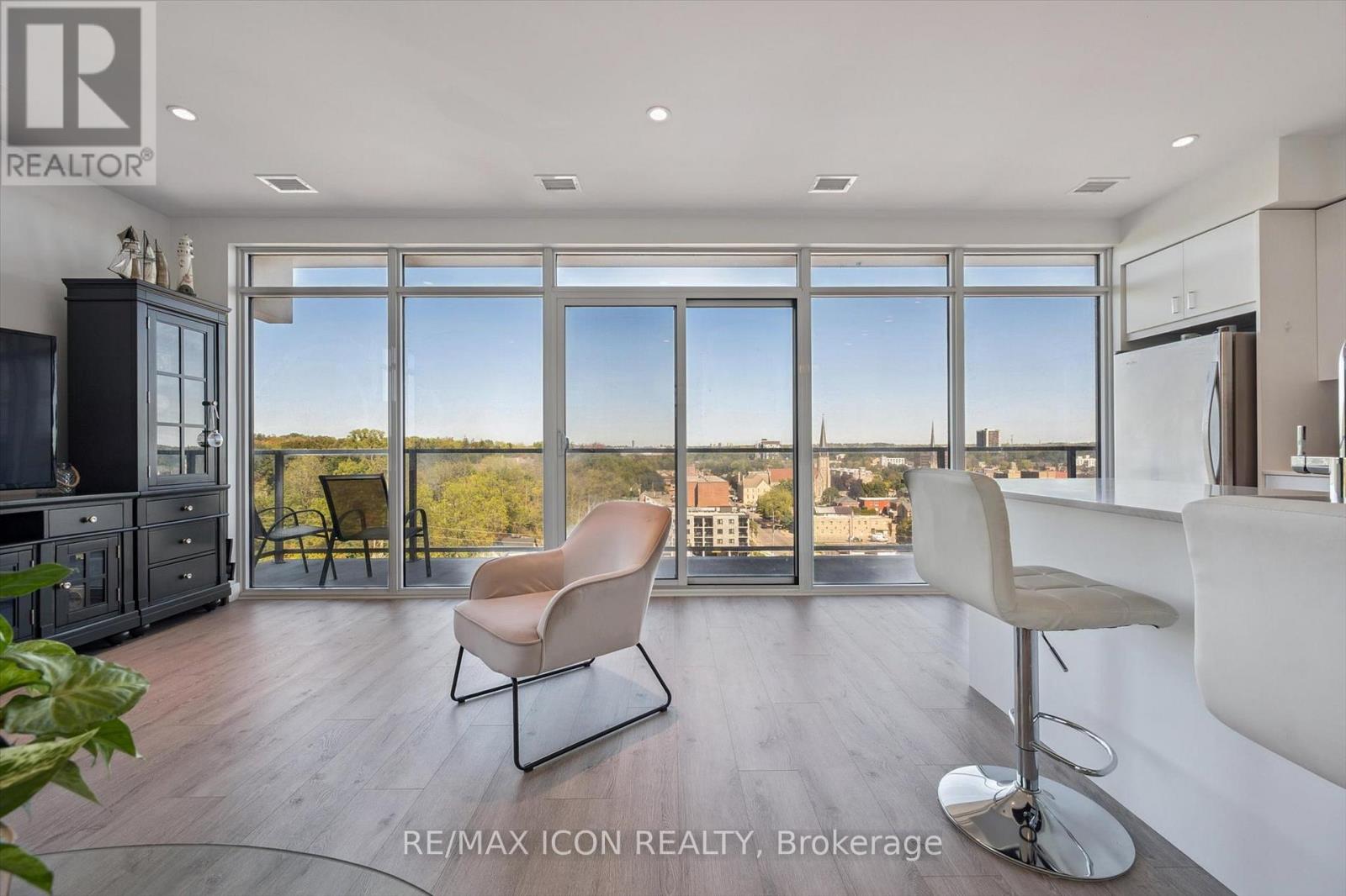 902 - 15 Glebe Street, Cambridge, Ontario  N1S 2L8 - Photo 2 - X12506254