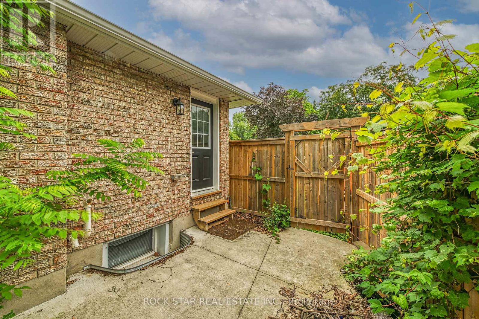 407 Castlegrove Place, London North, Ontario  N6G 1L1 - Photo 17 - X12506278