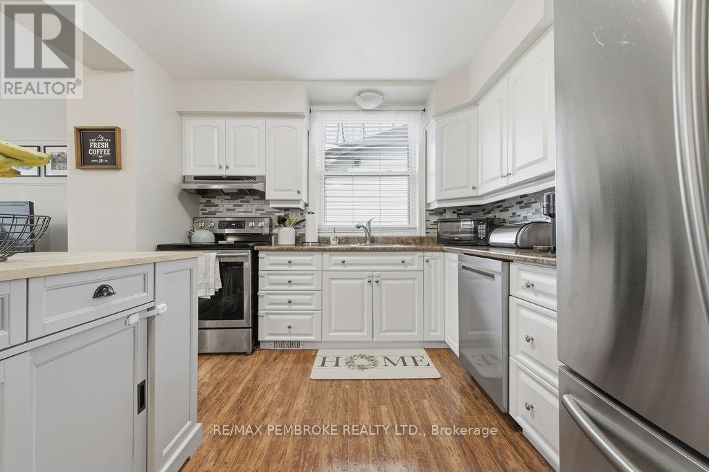 3245 Petawawa Boulevard, Petawawa, Ontario K8H 1X8 - Photo 11 - X12506324