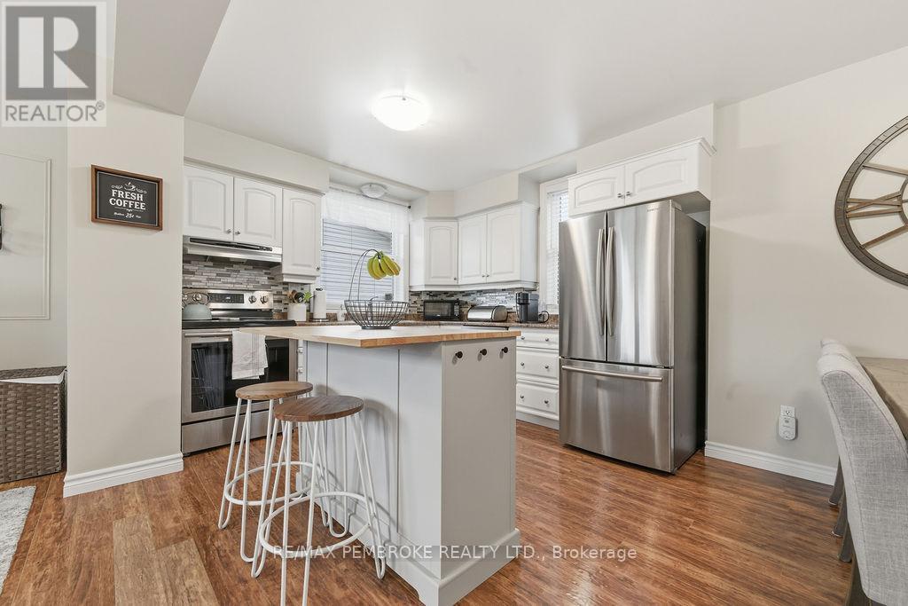 3245 Petawawa Boulevard, Petawawa, Ontario K8H 1X8 - Photo 12 - X12506324