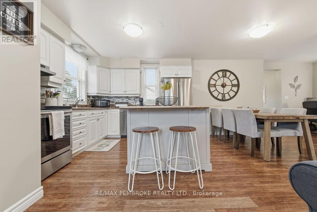 3245 Petawawa Boulevard, Petawawa, Ontario K8H 1X8 - Photo 16 - X12506324