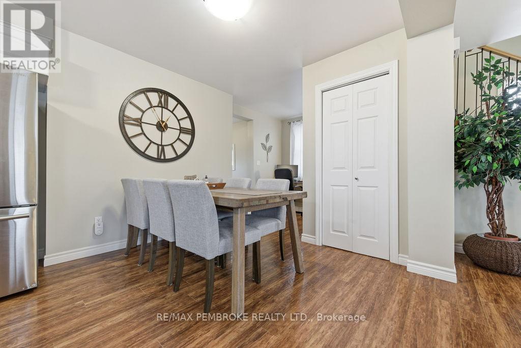 3245 Petawawa Boulevard, Petawawa, Ontario K8H 1X8 - Photo 17 - X12506324