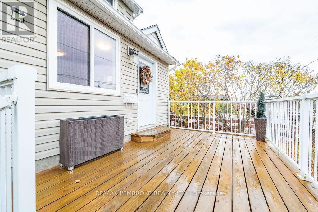 3245 Petawawa Boulevard, Petawawa, Ontario K8H 1X8 - Photo 2 - X12506324