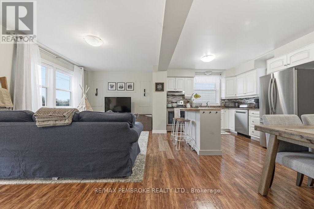 3245 Petawawa Boulevard, Petawawa, Ontario K8H 1X8 - Photo 20 - X12506324