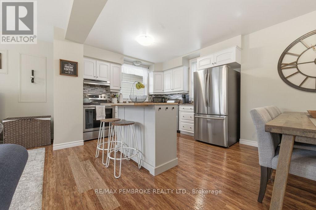 3245 Petawawa Boulevard, Petawawa, Ontario K8H 1X8 - Photo 22 - X12506324