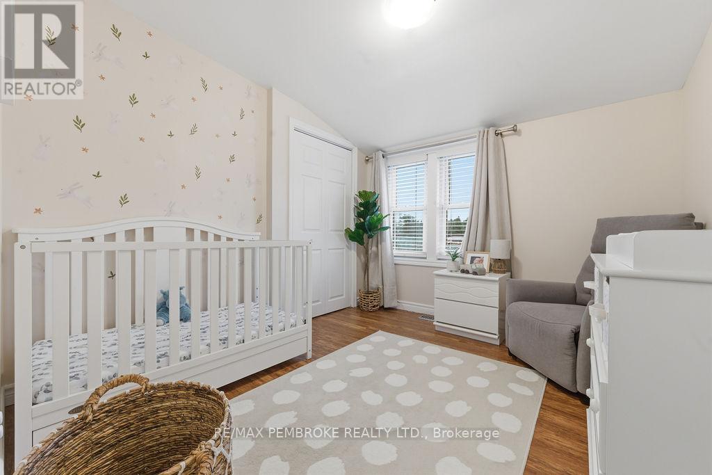 3245 Petawawa Boulevard, Petawawa, Ontario K8H 1X8 - Photo 29 - X12506324