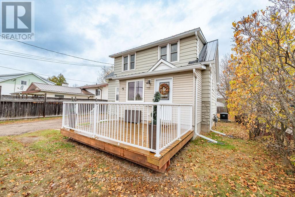 3245 Petawawa Boulevard, Petawawa, Ontario K8H 1X8 - Photo 3 - X12506324