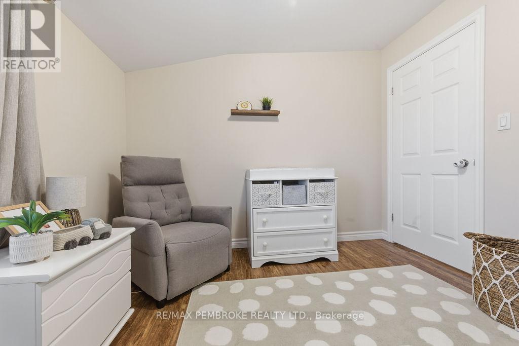 3245 Petawawa Boulevard, Petawawa, Ontario K8H 1X8 - Photo 30 - X12506324