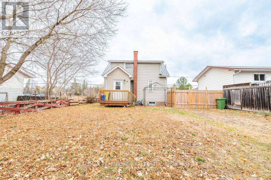 3245 Petawawa Boulevard, Petawawa, Ontario K8H 1X8 - Photo 5 - X12506324