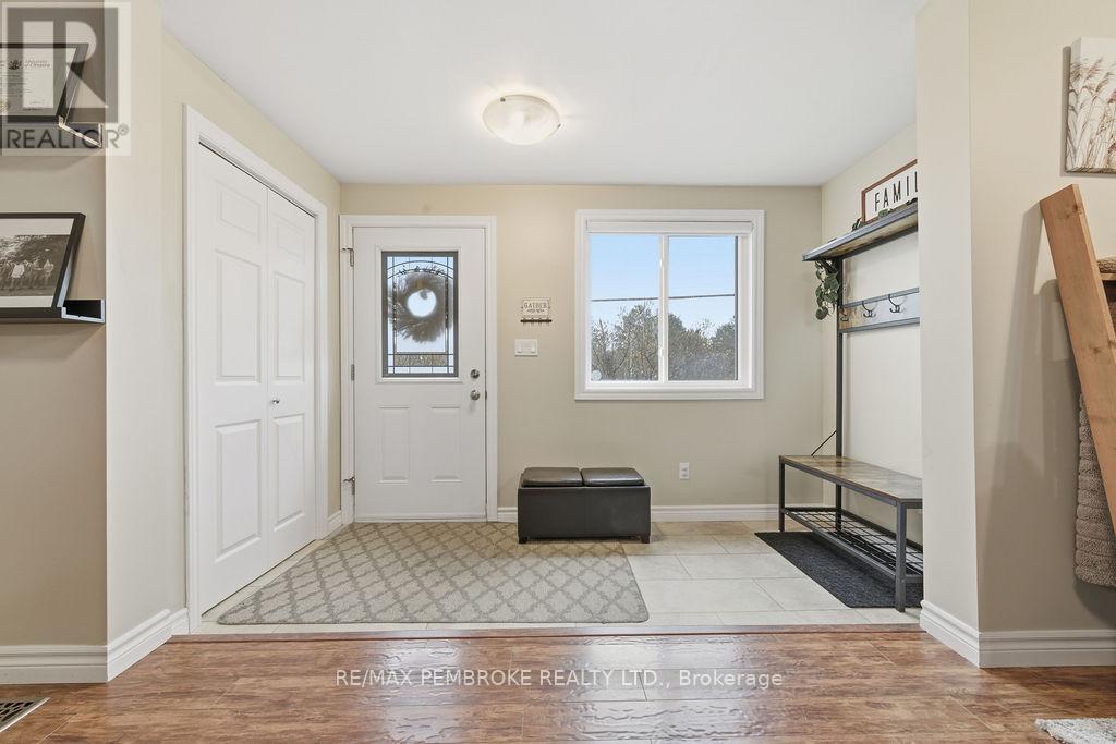 3245 Petawawa Boulevard, Petawawa, Ontario K8H 1X8 - Photo 9 - X12506324