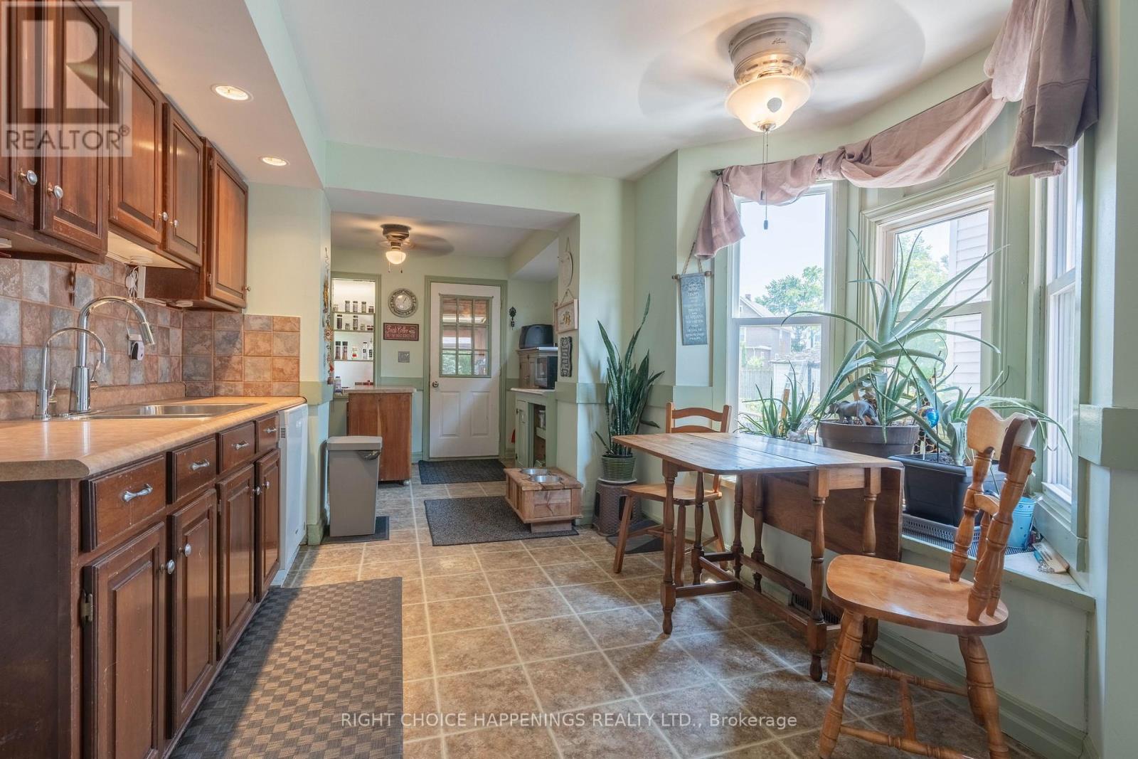 28 Margery Road, Welland, Ontario  L3B 2P6 - Photo 5 - X12506316