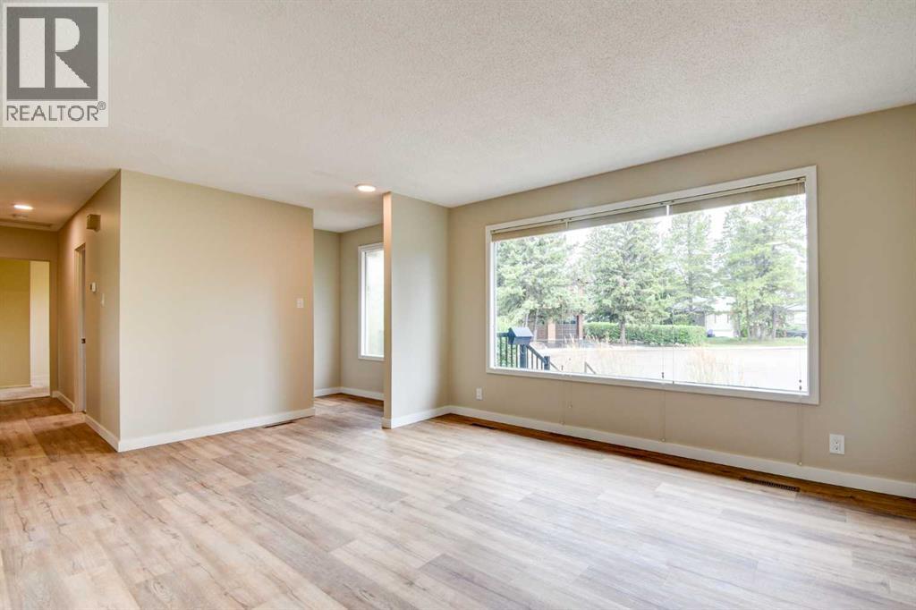 5 Mcconnell Close, Red Deer, Alberta  T4N 0J7 - Photo 3 - A2259059