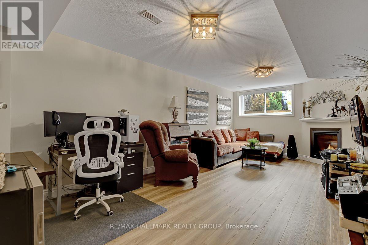 230 Greenridge Street, Ottawa, Ontario  K1C 7R8 - Photo 26 - X12478145