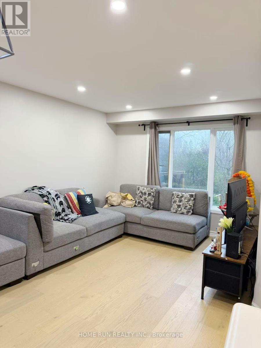 63 Banchory Crescent, Ottawa, Ontario  K2K 2V3 - Photo 5 - X12506262