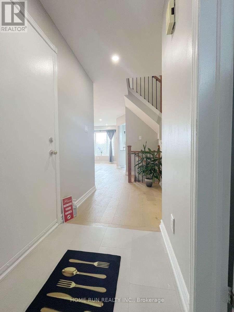 63 Banchory Crescent, Ottawa, Ontario  K2K 2V3 - Photo 3 - X12506262