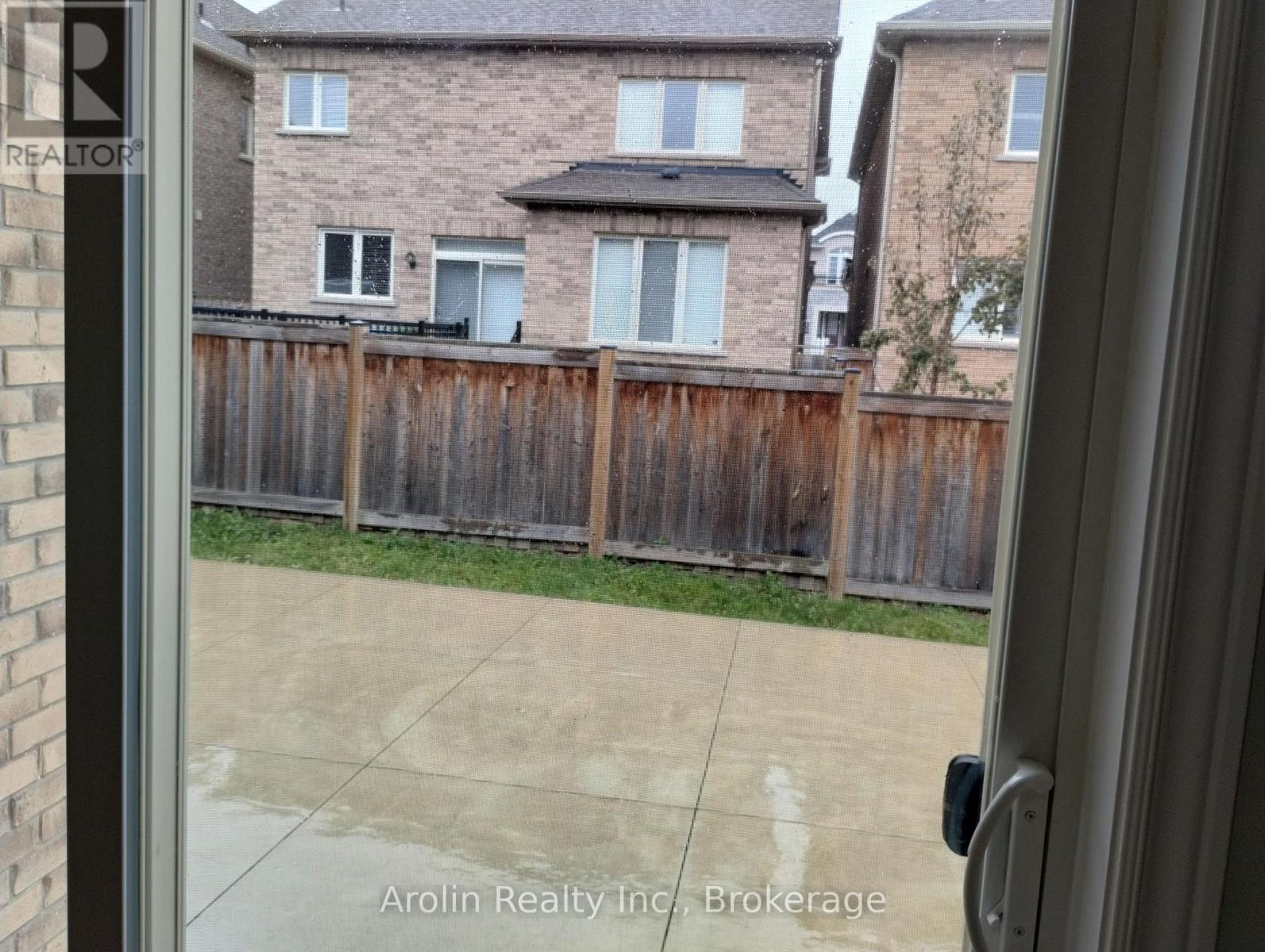 18 Gastonia Road, Brampton, Ontario  L7A 4M8 - Photo 6 - W12506452