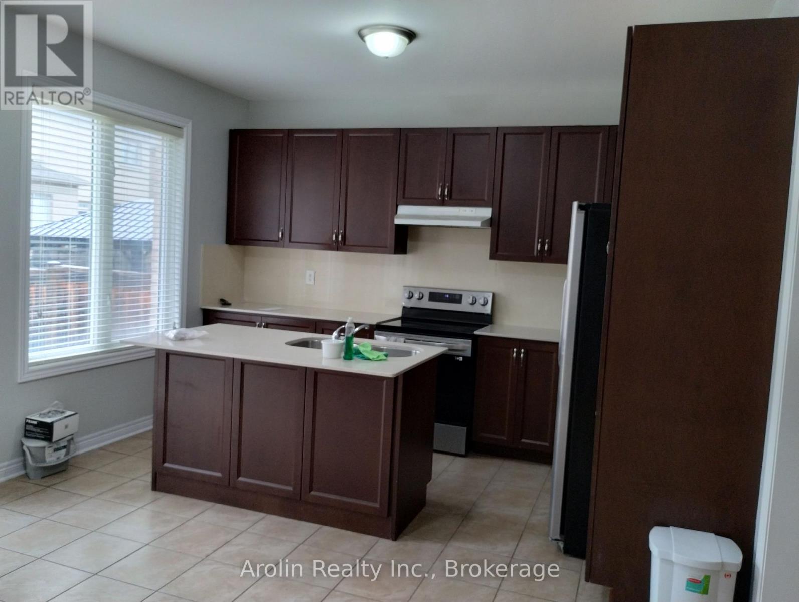 18 Gastonia Road, Brampton, Ontario  L7A 4M8 - Photo 7 - W12506452